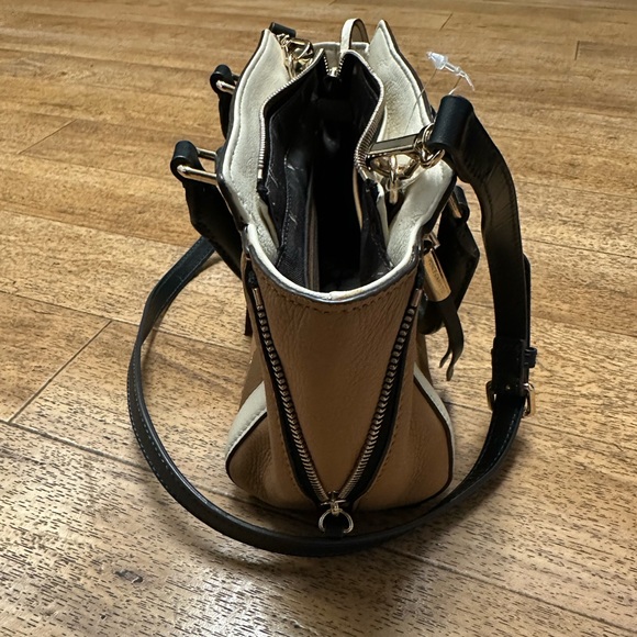 🆕Vince Camuto Siena leather bag - Picture 4 of 13